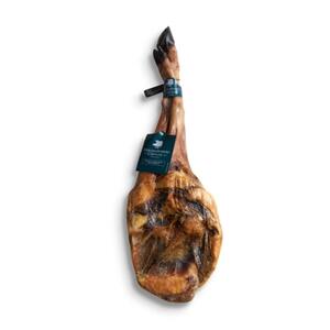 <p>Our Sánchez Romero Carvajal acorn-fed 100% Ibérico shoulder ham 5 - 6 kg is an entire piece weighing between 5 and 6 kg, with the ‘brida negra’ quality classification, which represents the highest quality of ibérico products.</p>