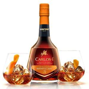 <p>Carlos I Amontillado is a <strong>sophisticated and complex brandy</strong>. The production process is undoubtedly what lends it its character, as it is aged in centuries-old cellars, selected one by one, from the Solera de Amontillado La Honda, created in 1857.<br />
<br />
Savouring its flavours is an unbeatable experience, requiring plenty of time to appreciate its mineral and saline notes. That’s why summer is the ideal time to drink it. <strong>Enjoy it in a glass specially designed to appreciate all its nuances</strong>.</p>