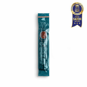 <p>Made from selected meats and cured in the traditional way, this is a 200g Sánchez Romero Carvajal ibérico chorizo. Enjoy the delicious flavour, aromas and nuances of Jabugo.<br />
<br />
Awarded the <strong>2021 Superior Taste Award with 3 Gold Stars</strong> by the International Taste Institute.</p>