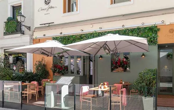 Terraza del Restaurante Cinco Jotas 